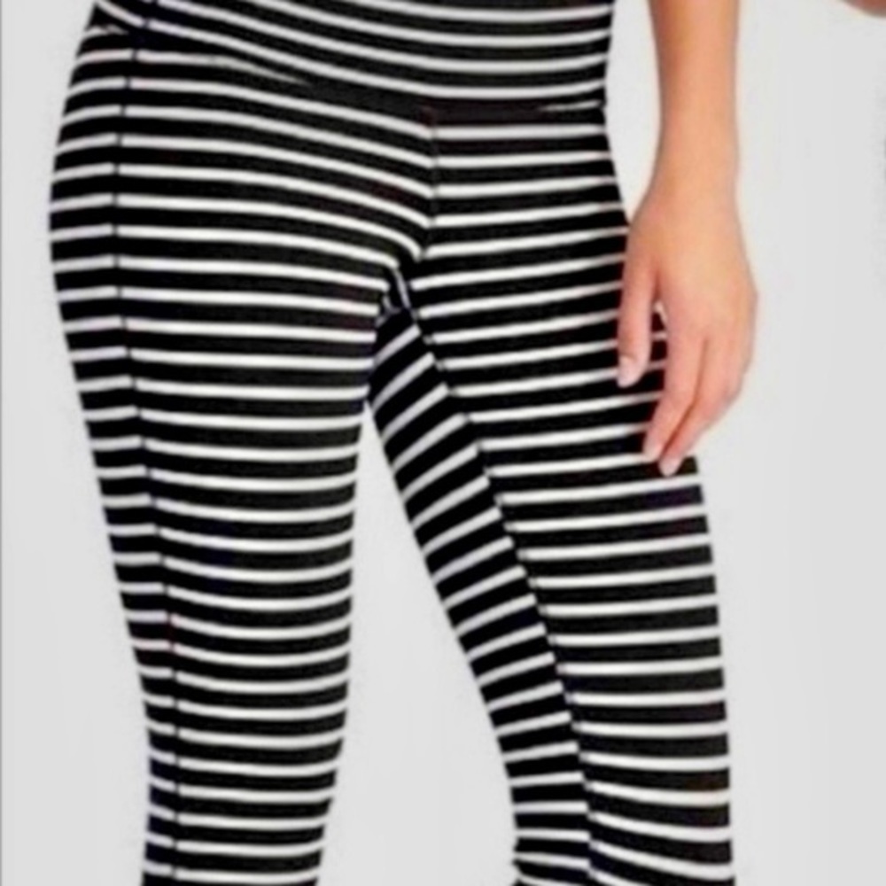 ATHLETA Black & White Stripe Crop